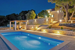 Luxury Villa Castello di Pietra with private pool